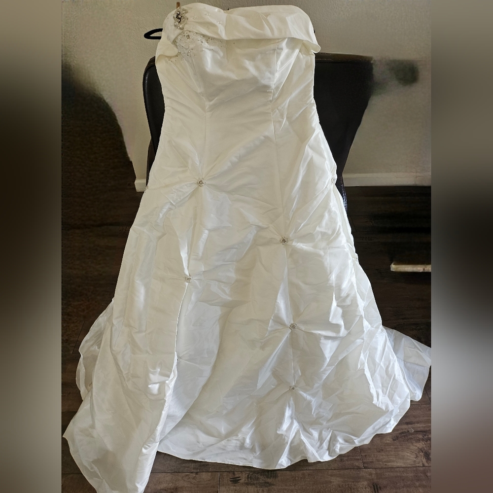 Used White Wedding Dress
